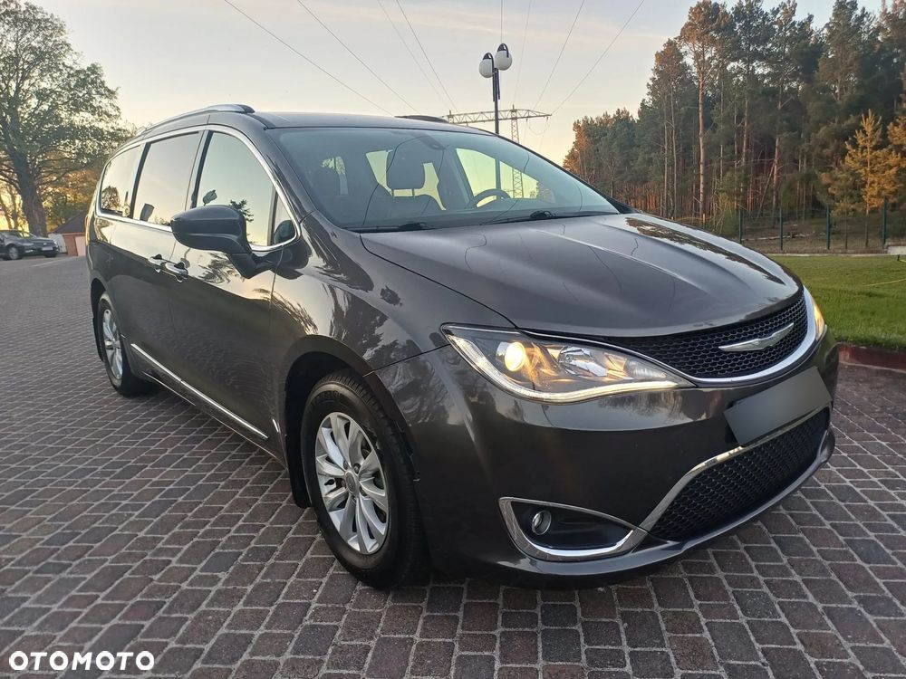 Chrysler Pacifica - 9