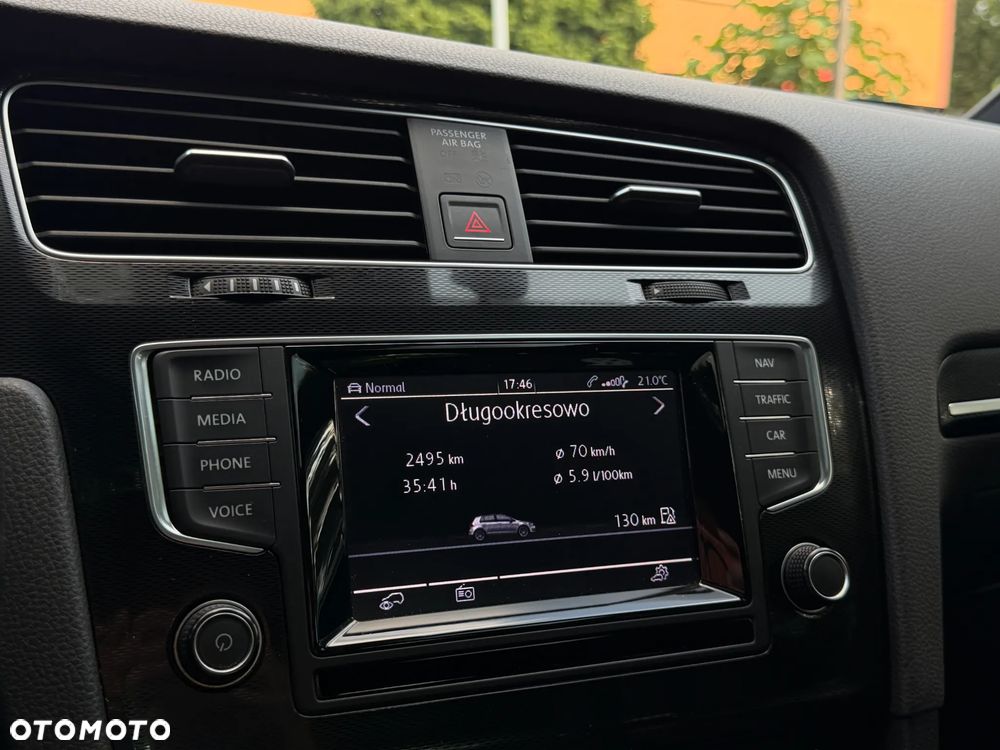 Volkswagen Golf - 32