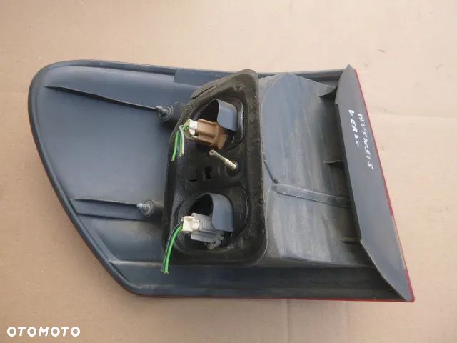 LAMPA PRAWY TYŁ PRAWA TYLNA TOYOTA AVENSIS VERSO - 2