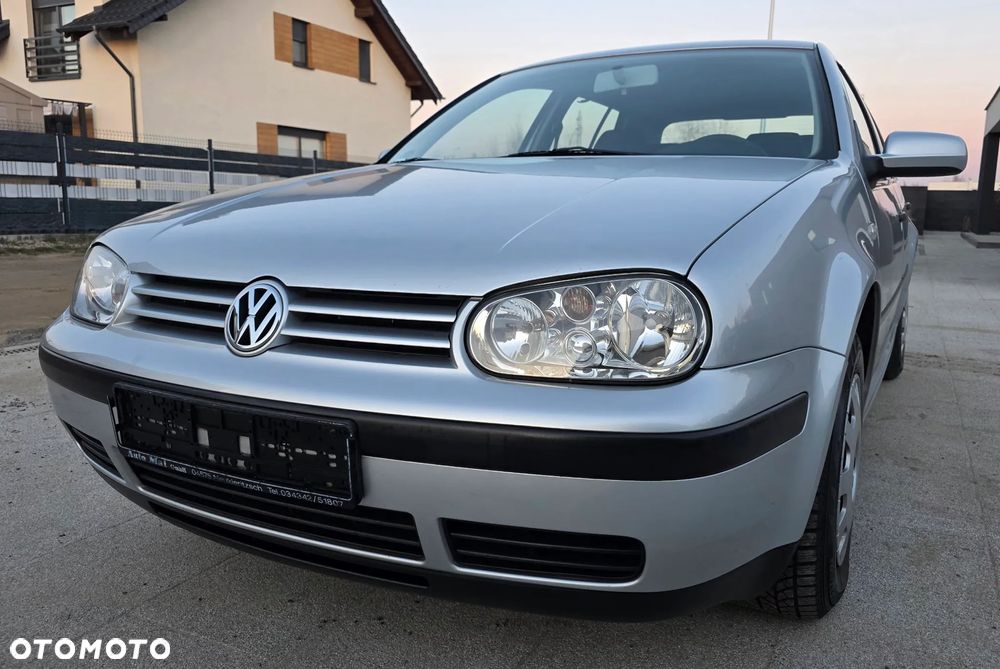 Volkswagen Golf - 2