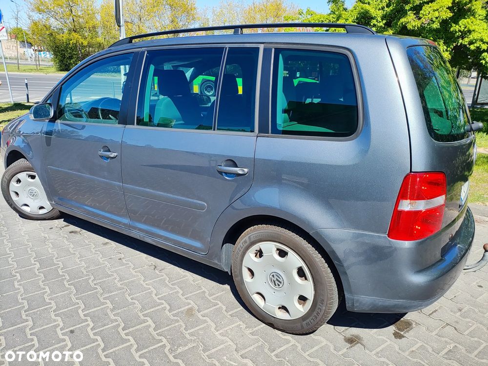 Volkswagen Touran 1.6 FSI Basis - 8