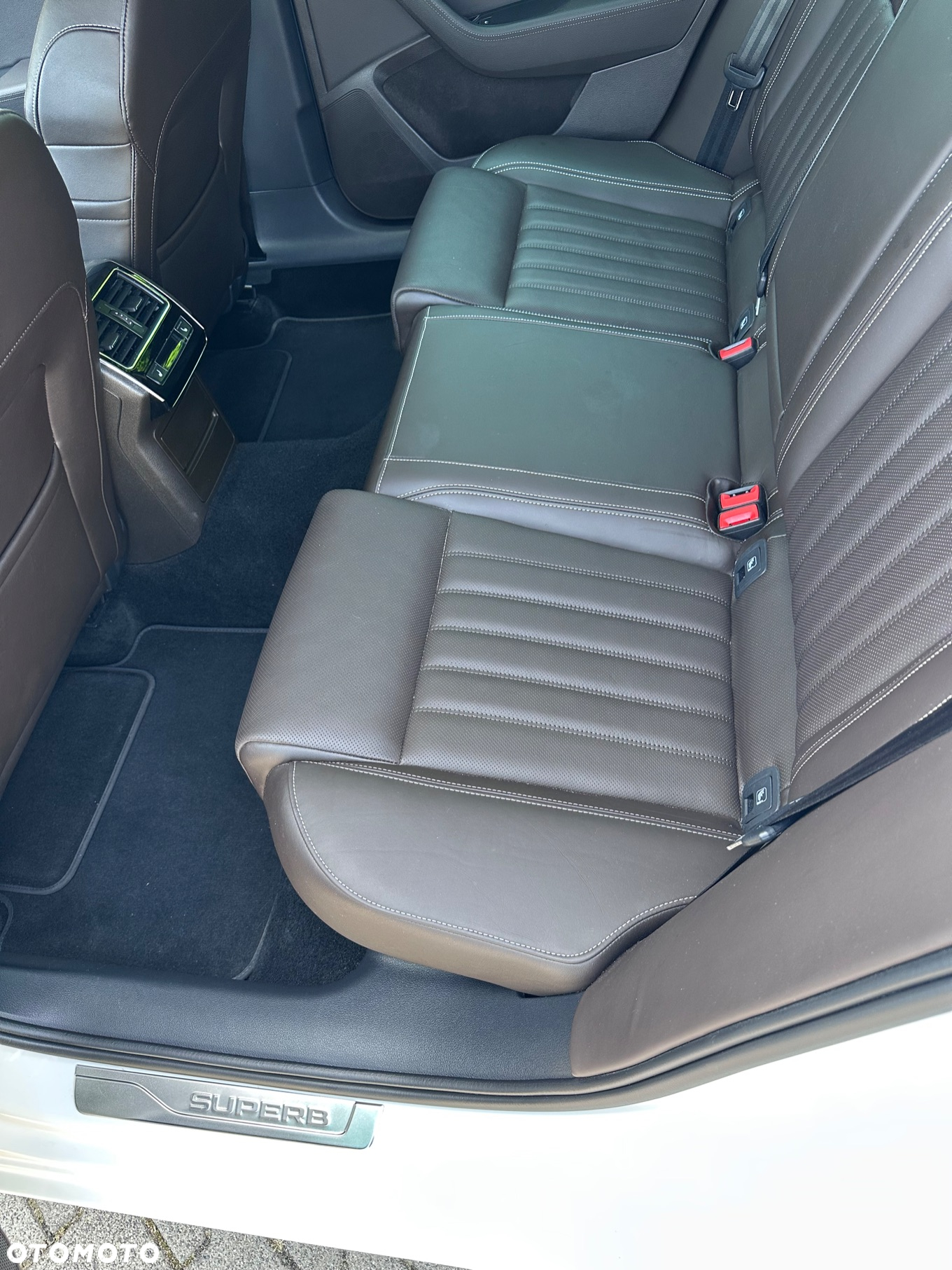Skoda Superb 2.0 TDI L&K DSG - 18