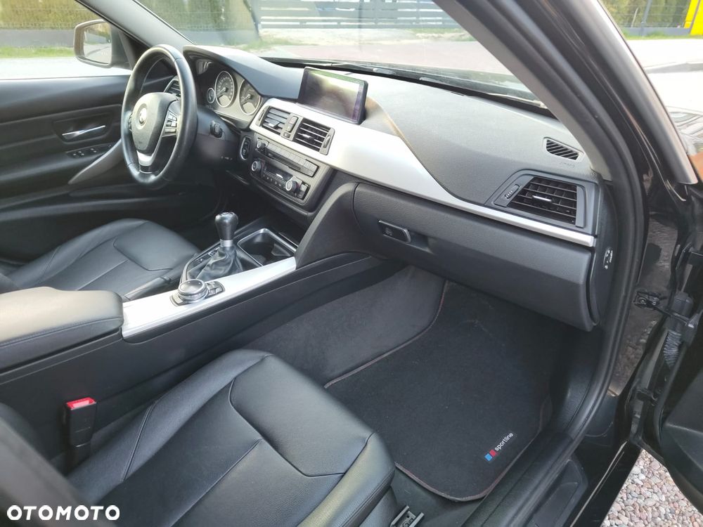BMW Seria 3 318d Sport Line - 24