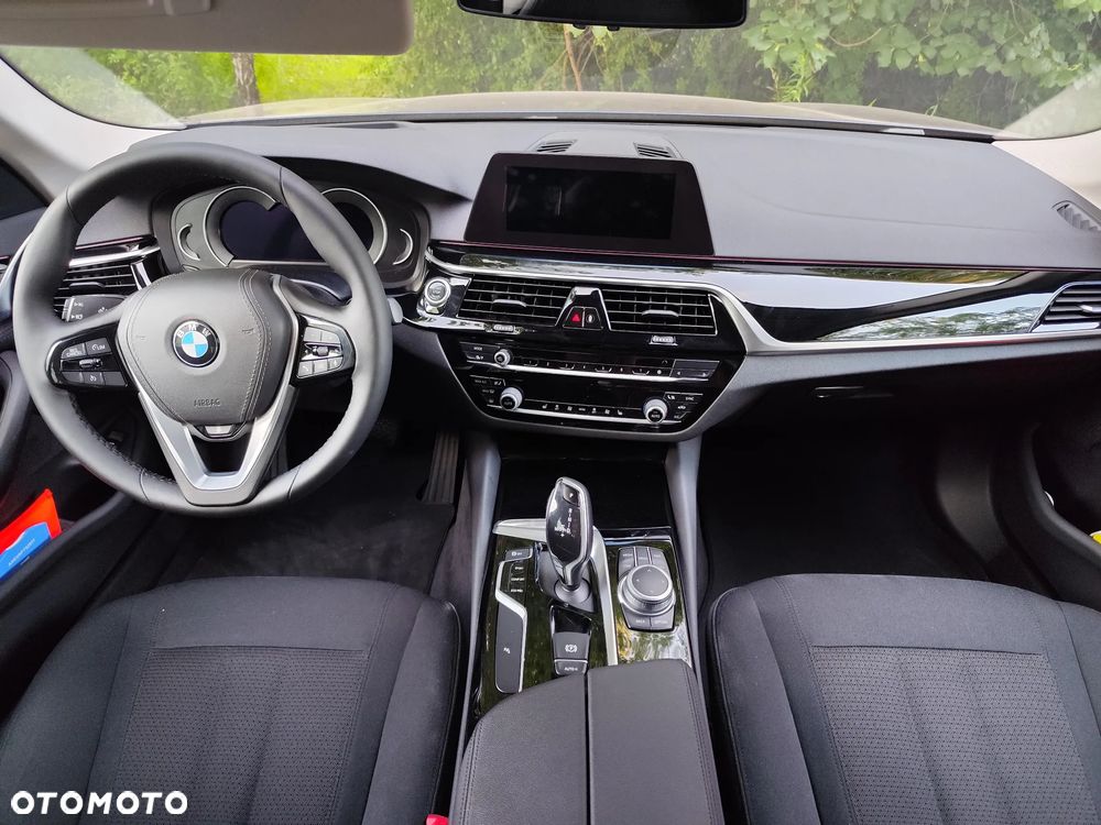 BMW Seria 5 520d xDrive - 11
