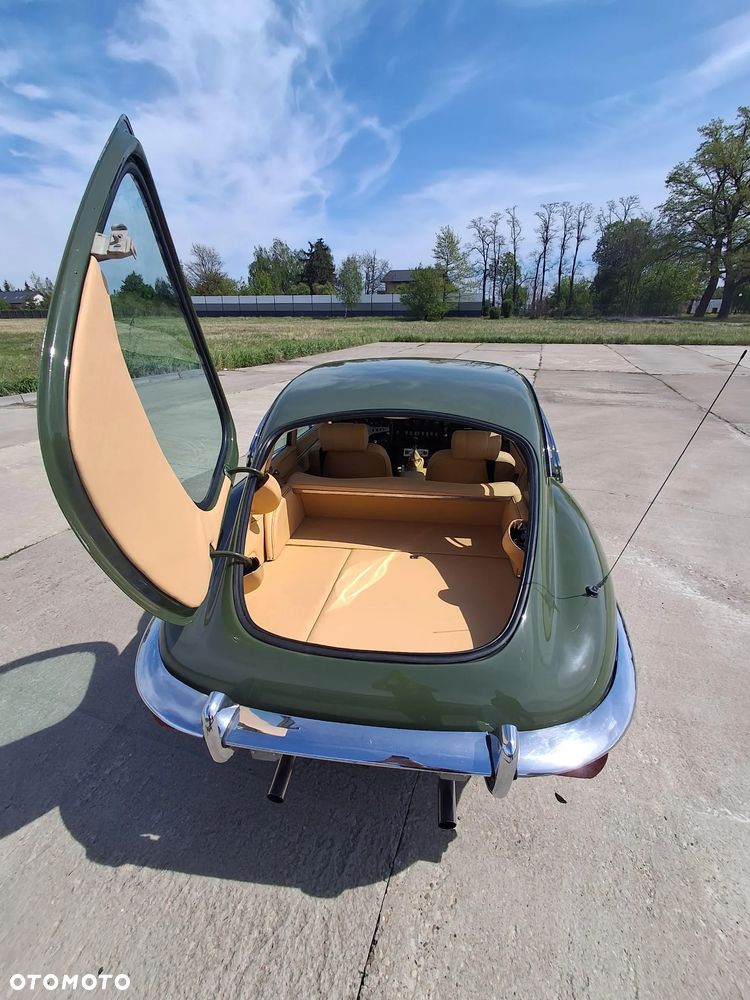 Jaguar E-Type - 14