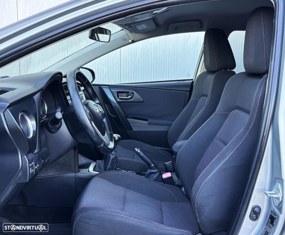 Toyota Auris Touring Sports 1.4 D-4D Com+P.Sport - 10