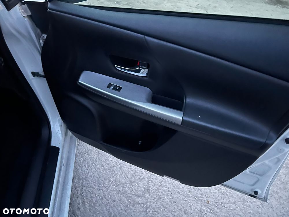 Toyota Prius+ (Hybrid) - 19