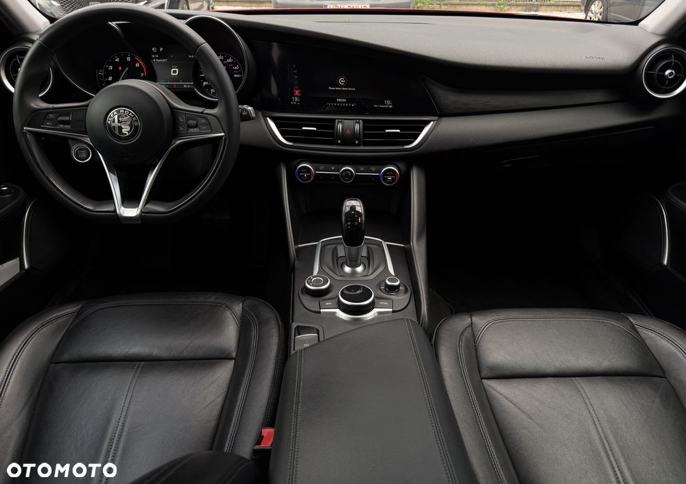 Alfa Romeo Giulia - 11