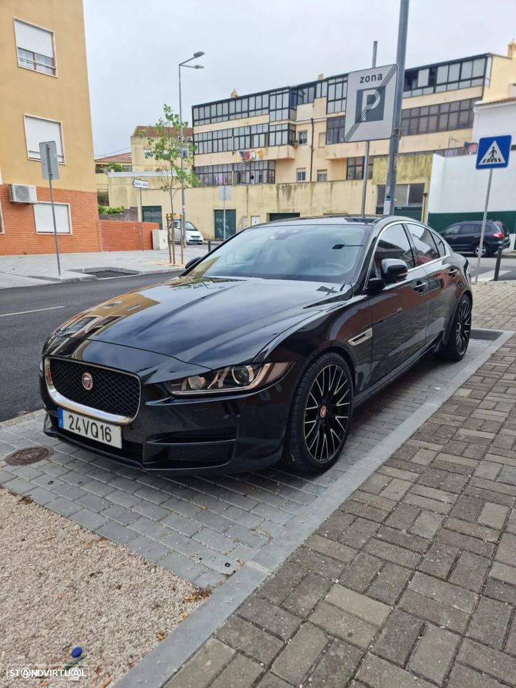 Jaguar XE 2.0 D Prestige Aut. - 3