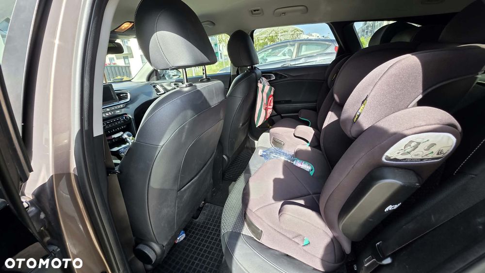 Kia Ceed - 11