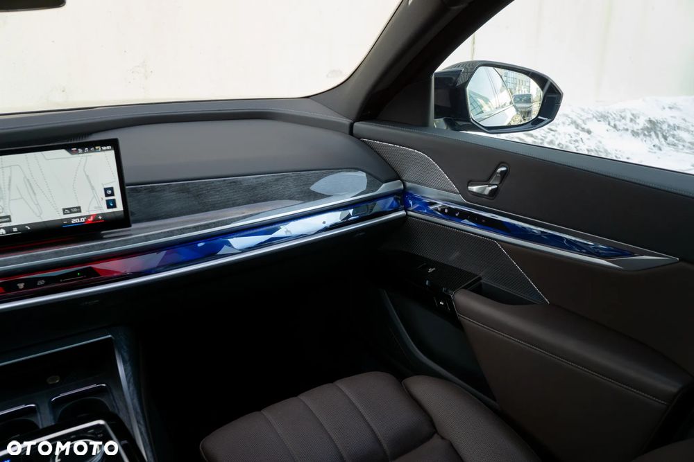 BMW i7 - 24