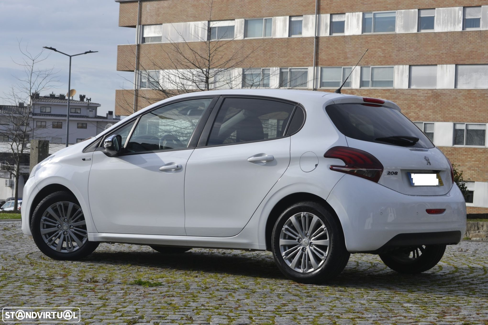 Peugeot 208 1.6 BlueHDi Style - 4