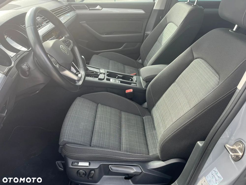 Volkswagen Passat - 11