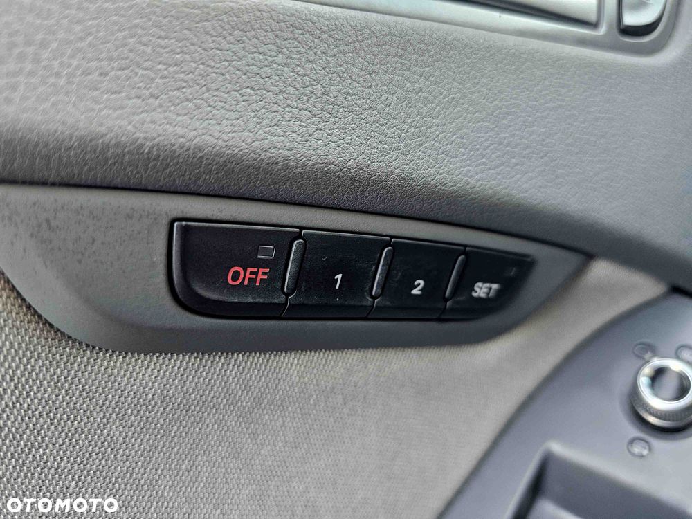 Audi A4 Avant 2.0 TDI DPF clean diesel quattro Attraction - 29
