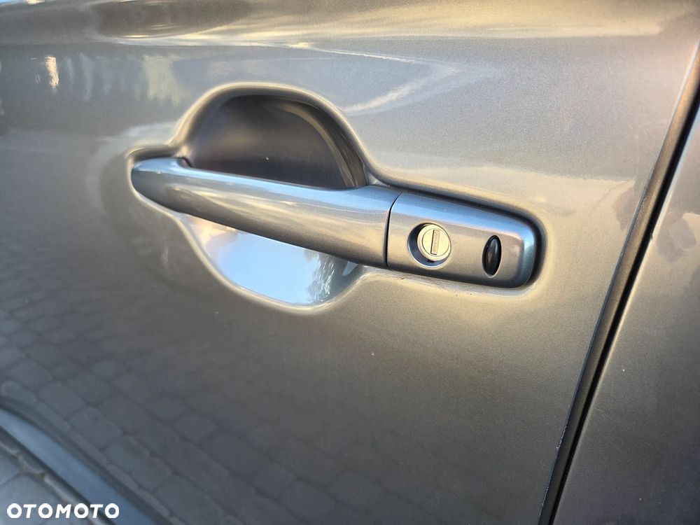 Mitsubishi Outlander 2.0 Intense + CVT - 34