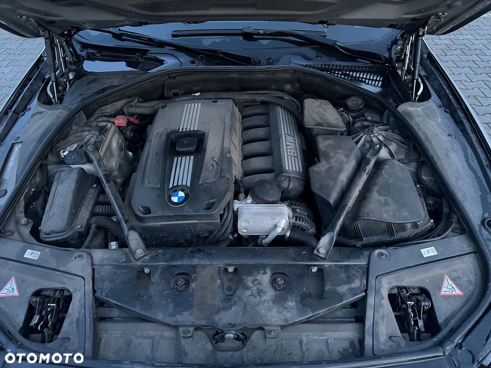 BMW Seria 5 528i Sport-Aut - 13