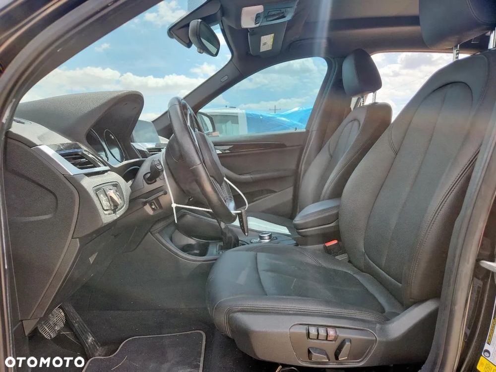 BMW X1 xDrive25i GPF Sport Line - 8
