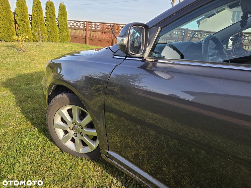 Toyota Avensis - 6
