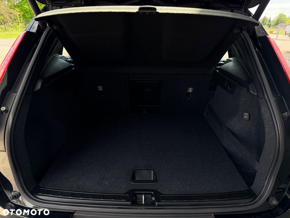 Volvo XC 40 D4 AWD Geartronic Momentum Pro - 26