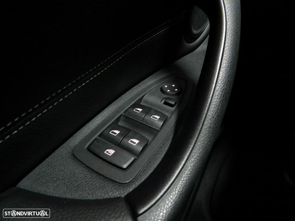 BMW X1 16 d sDrive xLine - 36