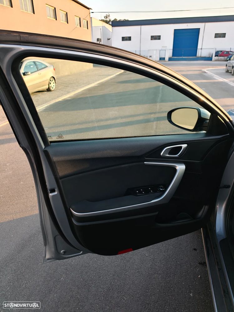 Kia XCeed — fotografia 11