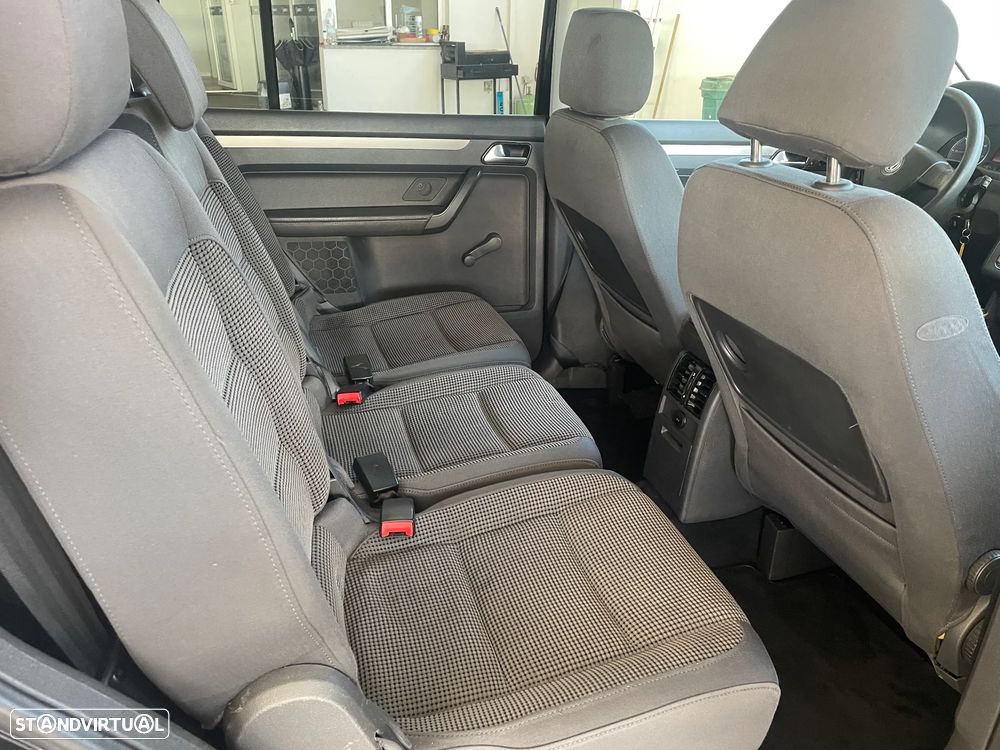 VW Touran 1.9 TDi Highline 7L - 17