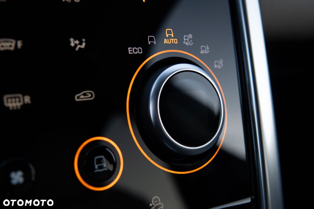 Land Rover Discovery Sport 2.0 P200 mHEV - 28