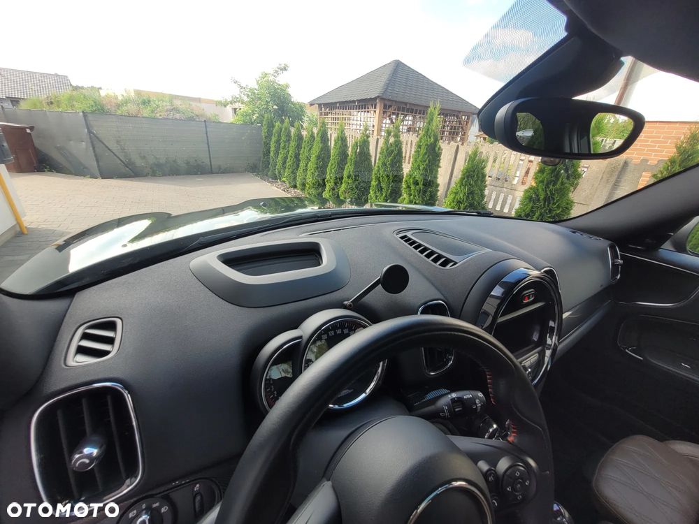 MINI John Cooper Works - 25
