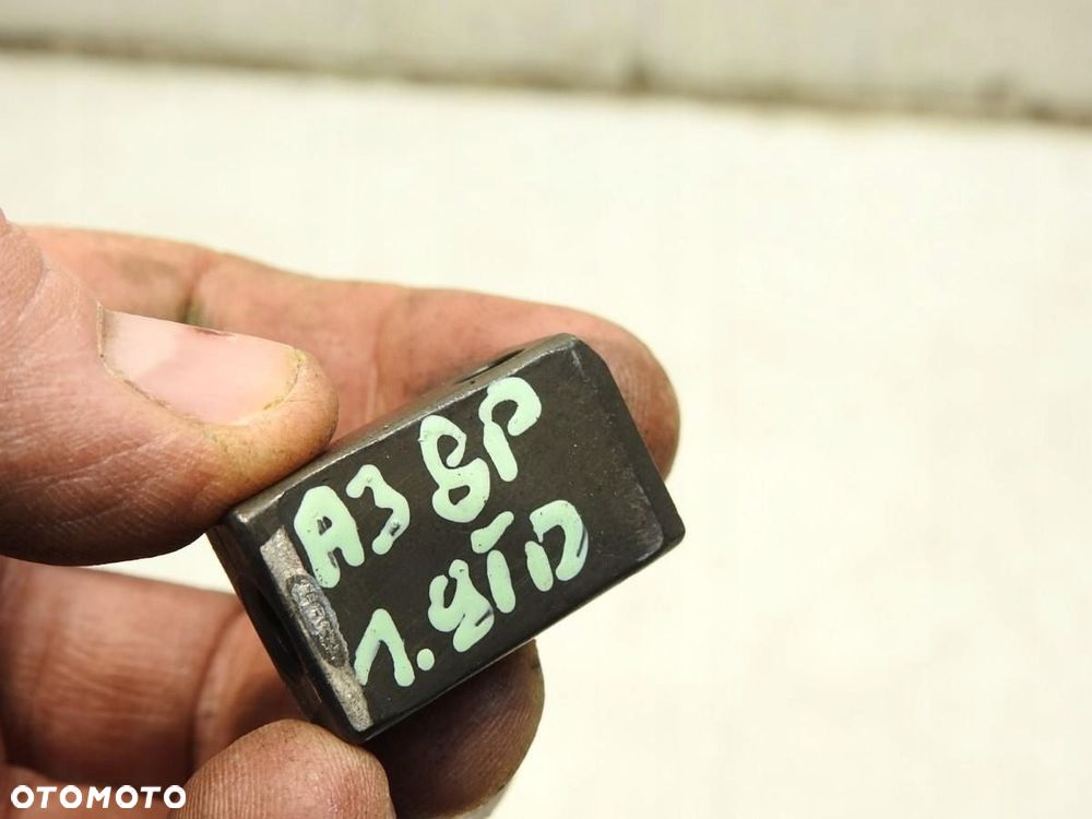 ŁAPKI MOCOWANIE WTRYSKU AUDI A3 8PA 1.9 TDI - 2