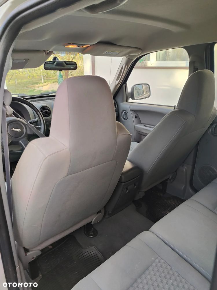 Jeep Liberty - 13