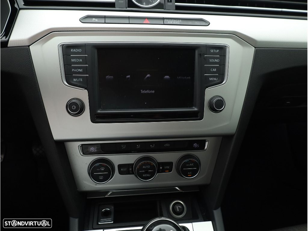 VW Passat 2.0 TDI Confortline - 20