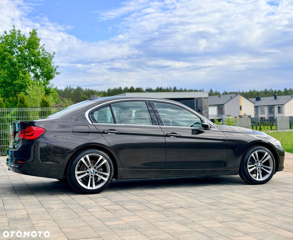 BMW Seria 3 330i Luxury Line - 12