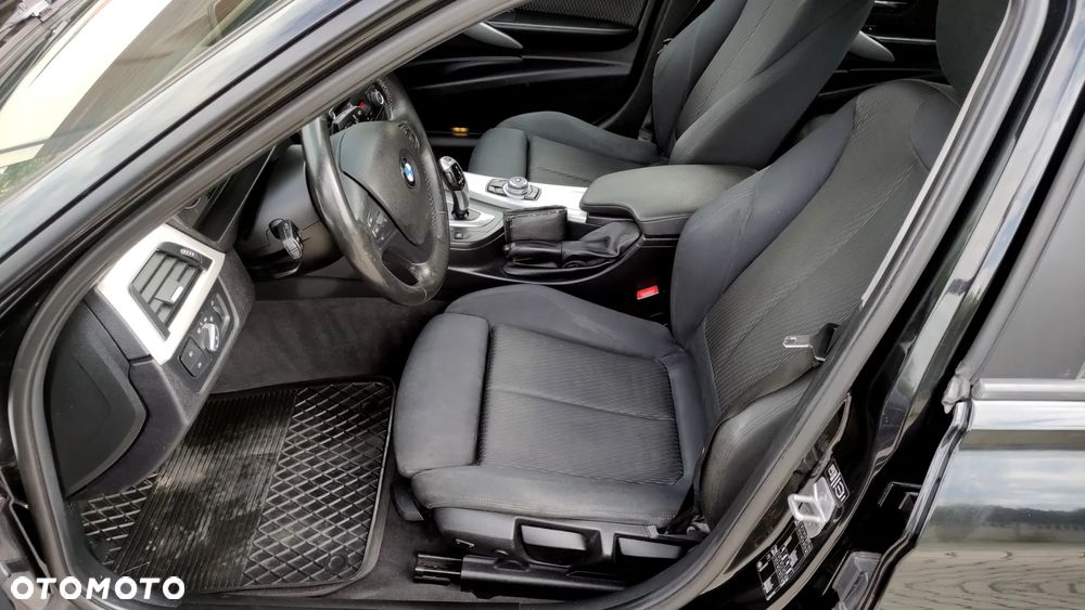 BMW Seria 3 320d DPF Edition Sport - 23