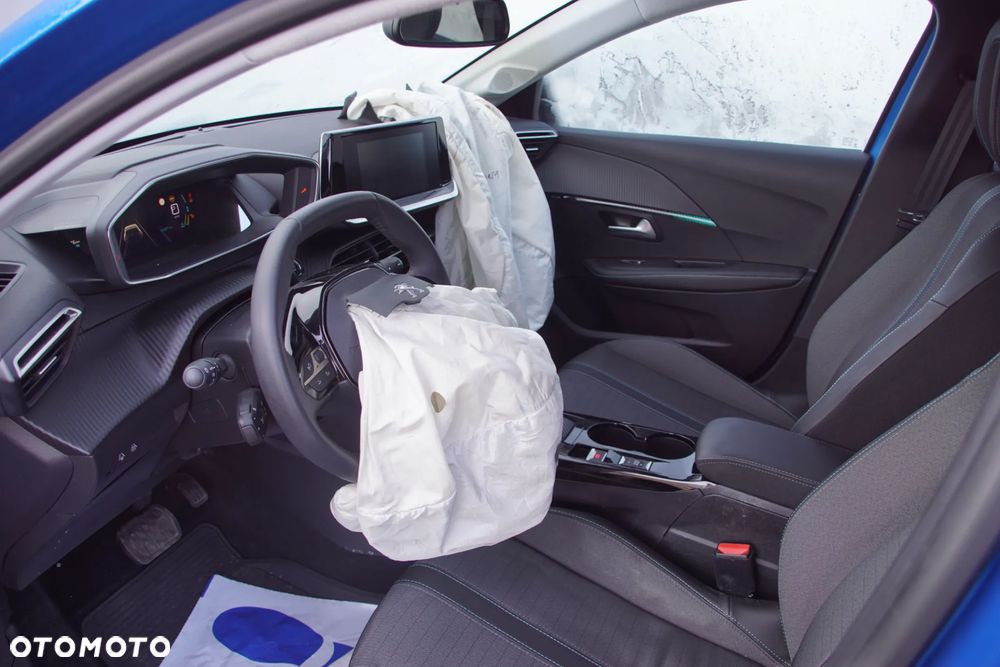 Auto na części - Peugeot e-208 100 kW ZK01 9842858380 ESM 2023R Silnik Falownik Bateria Drzwi Błotnik Klapa Zderzak Lusterko Lampa Klamka Szyba Deska Kokpit Sterownik Moduł Czujnik Licznik Wyświetlacz Panel Kierownica - 11