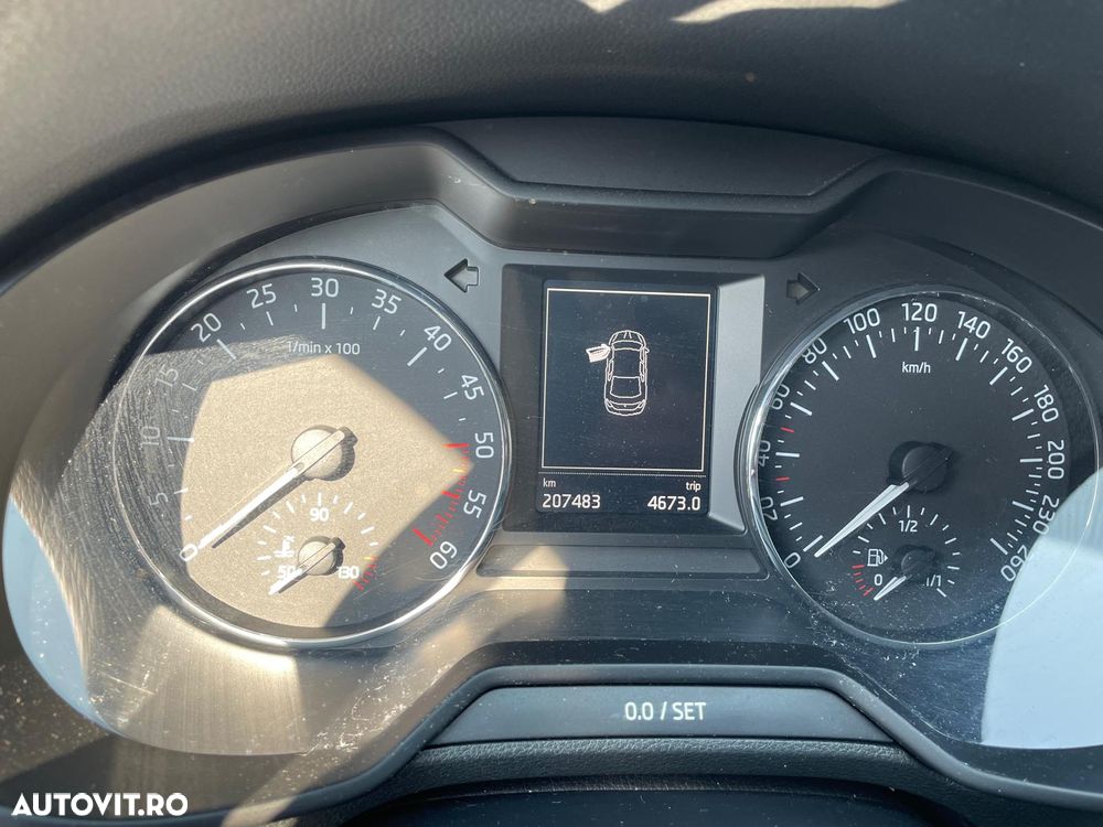 Skoda Octavia 2.0 TDI ELEGANCE DSG - 7