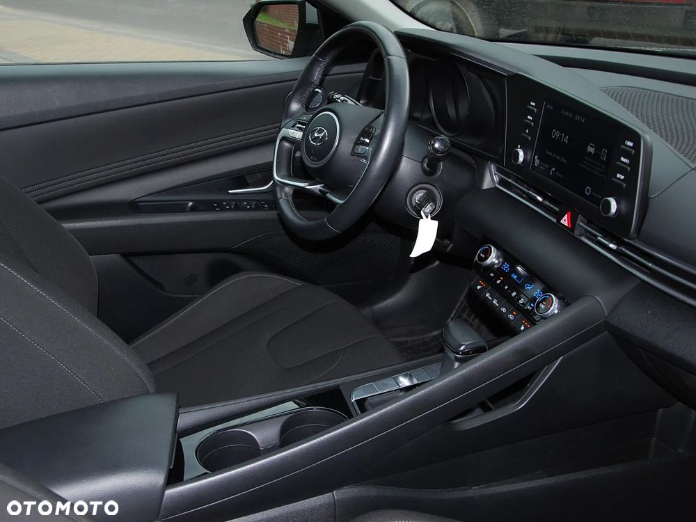 Hyundai Elantra 1.6 Smart CVT - 11