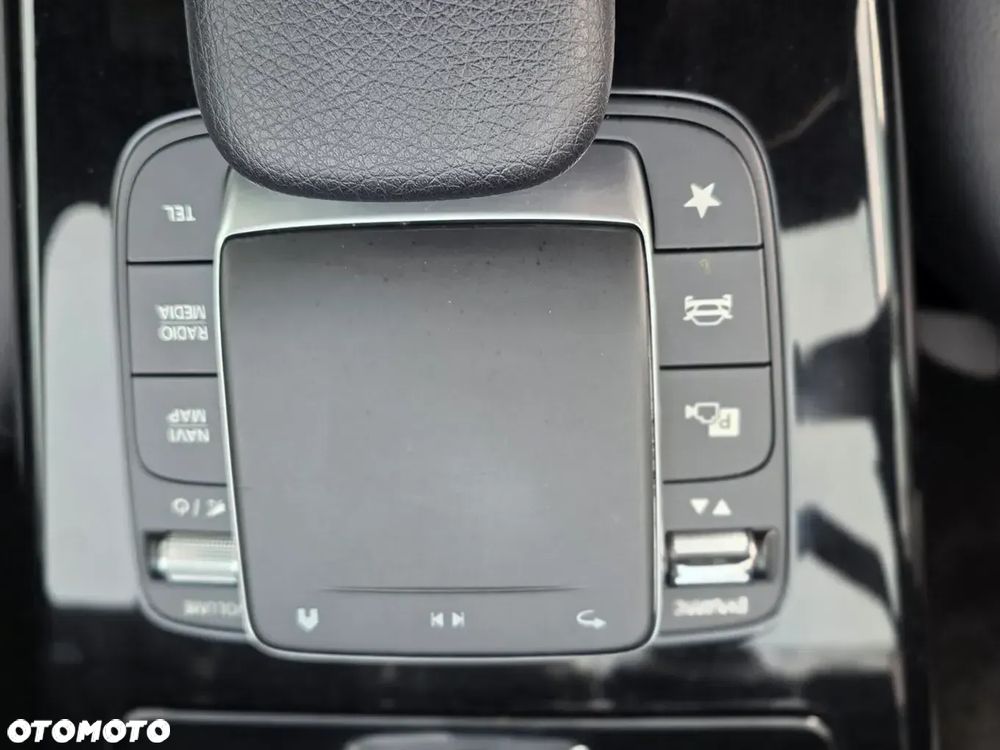 Mercedes-Benz Klasa A 180 Edycja specjalna 7G-DCT - 32