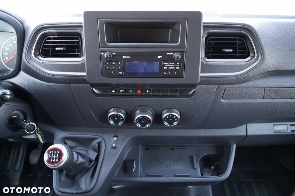Renault MASTER / BLASZAK / FURGON / 2023 - 30