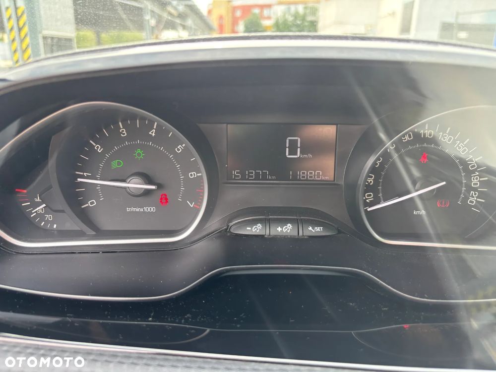 Peugeot 2008 - 7