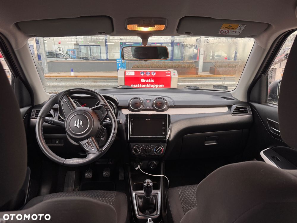 Suzuki Swift 1.2 Premium Plus - 10