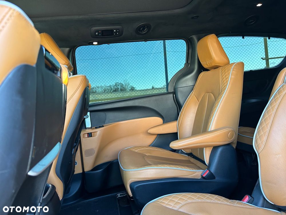 Chrysler Pacifica - 31