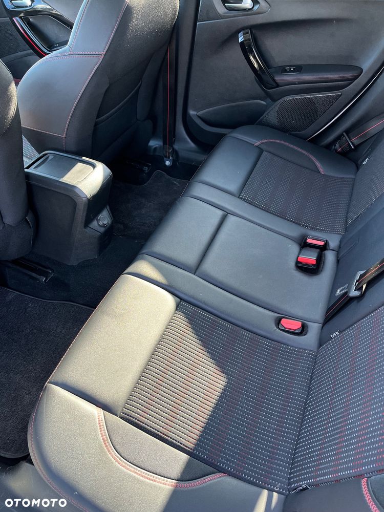 Peugeot 2008 1.6 BlueHDi Style S&S - 17