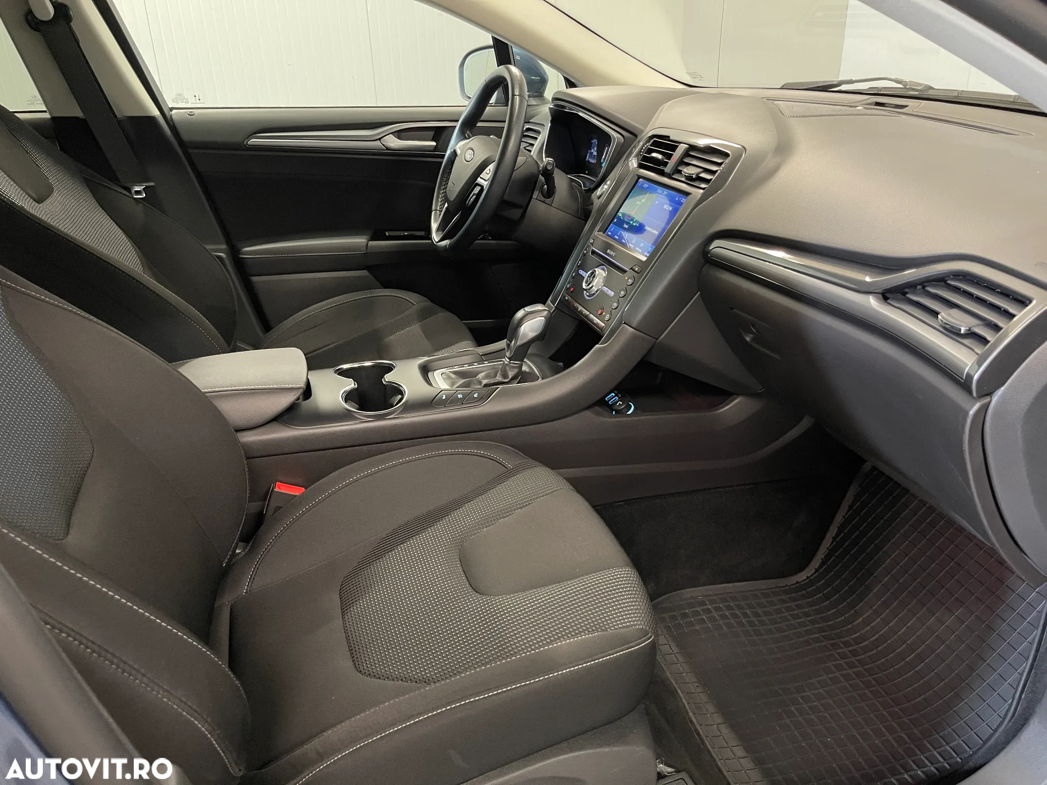 Ford Mondeo 2.0 HEV Titanium - 10