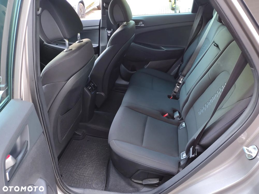 Hyundai Tucson 1.6 GDI BlueDrive GO 2WD - 25