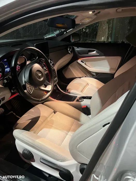 Mercedes-Benz GLA 220 d 4MATIC 7G-DCT - 4