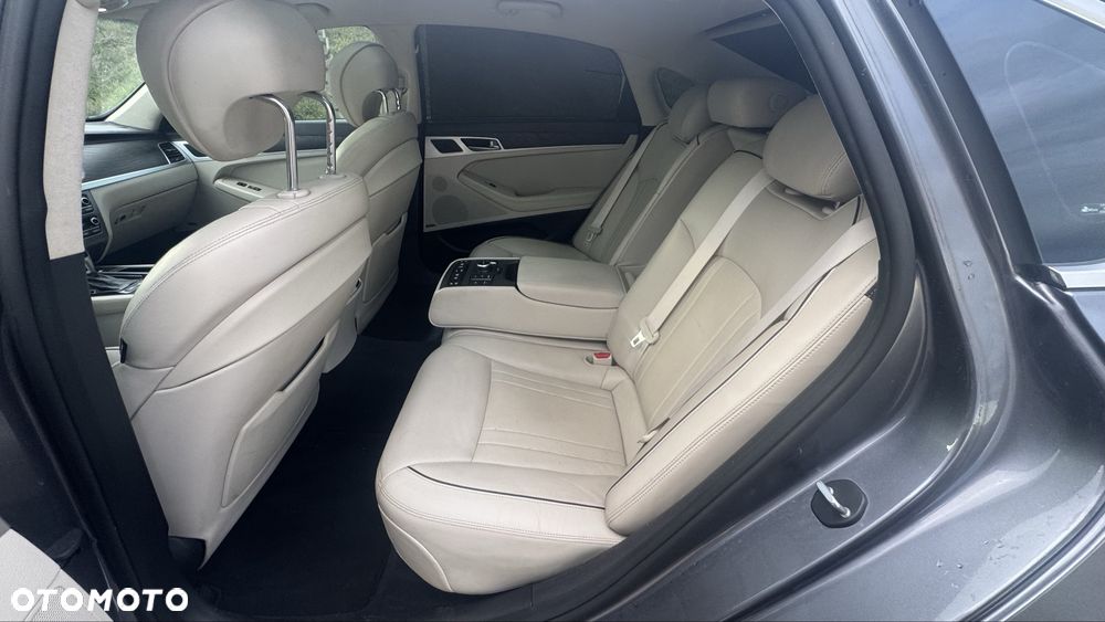 Hyundai Genesis - 7