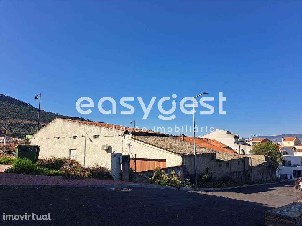 Armazém de 300 M2, com logradouro, no Município de Torre de Moncorvo - Grande imagem: 2/15