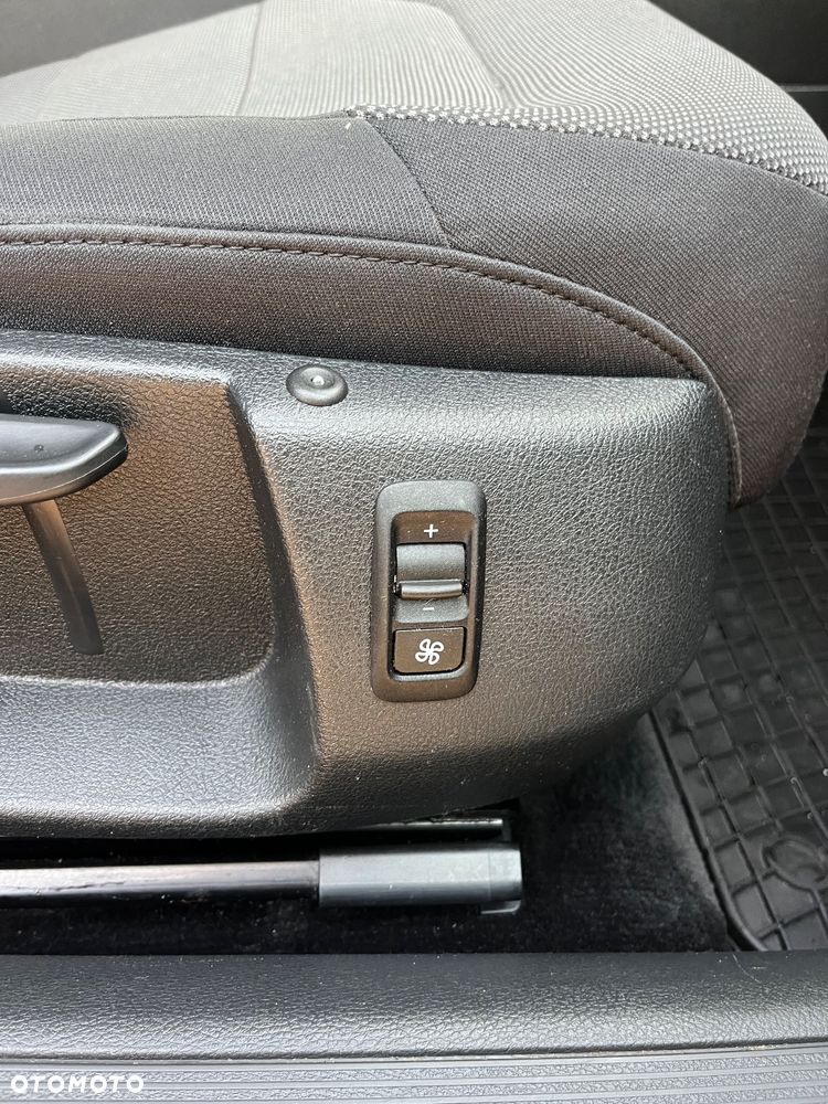 Volkswagen Passat 1.6 TDI Comfortline - 12