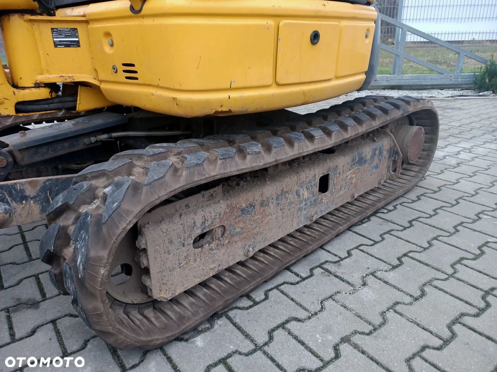 Komatsu PC26MR-3 - 12