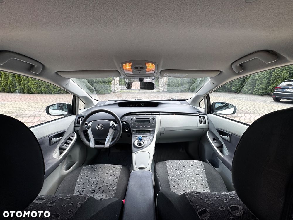 Toyota Prius 1.8 HSD Prestige - 9